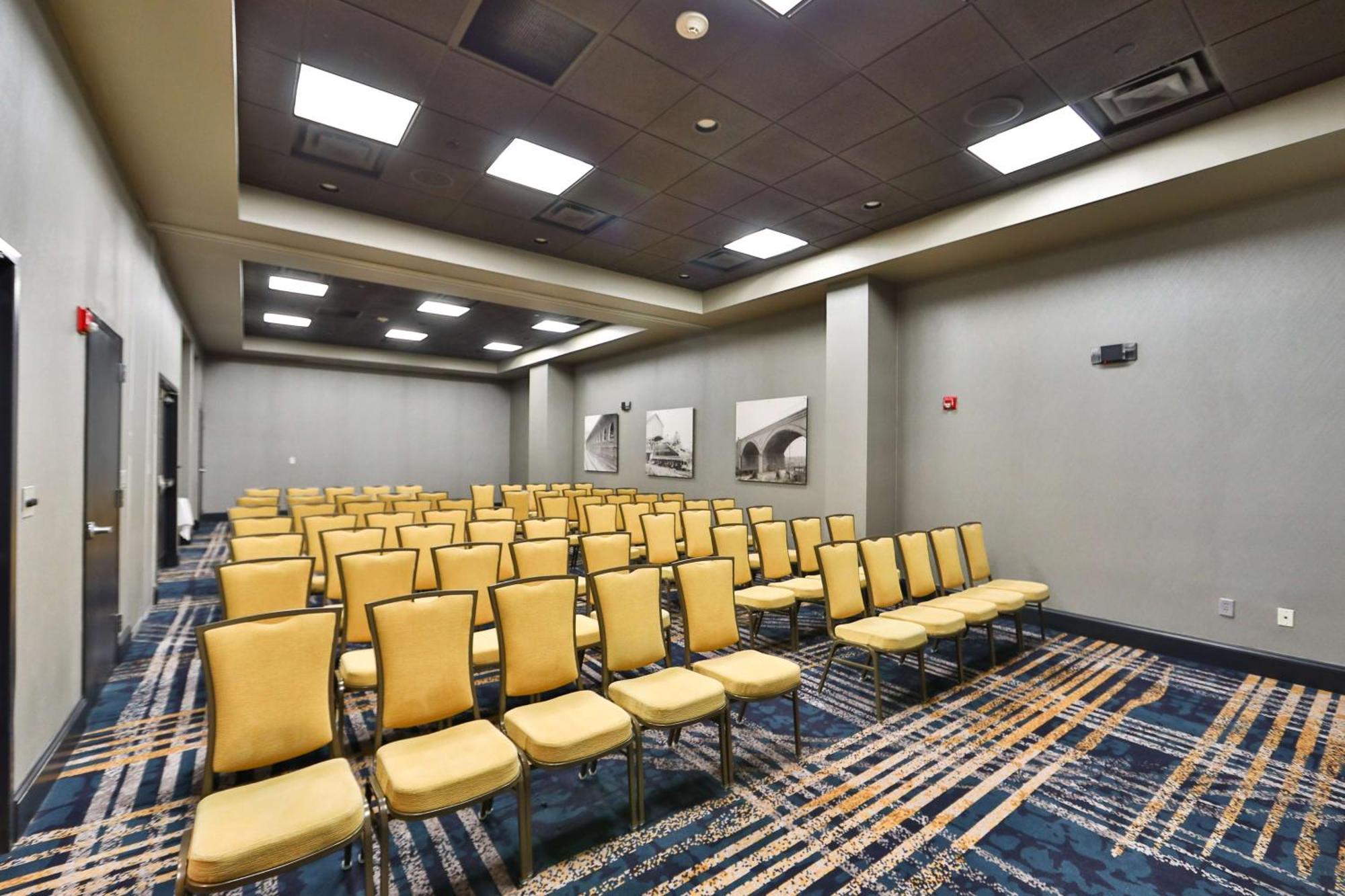 Hilton Garden Inn Savannah Historic District Экстерьер фото